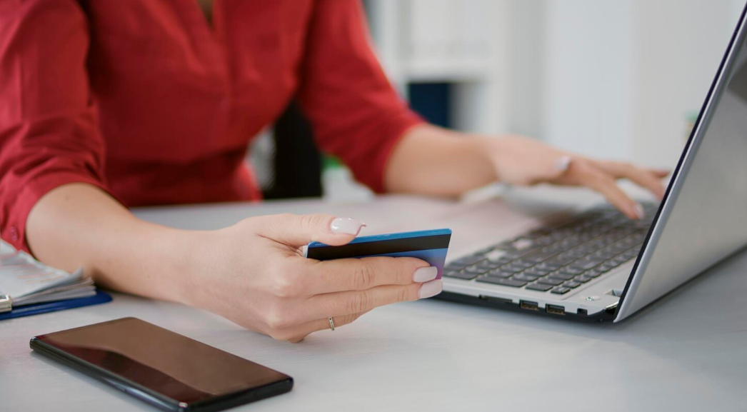 Credit Card Merchant Processing Explained: What Happens After a Customer Taps “Pay”